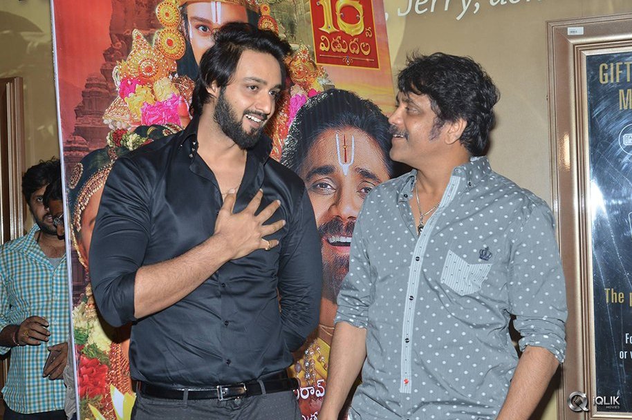 Celebs-at-Om-Namo-Venkatesaya-Movie-Special-Show